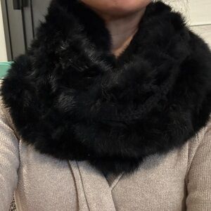 Elegant Black Fur Infiniti Scarf
